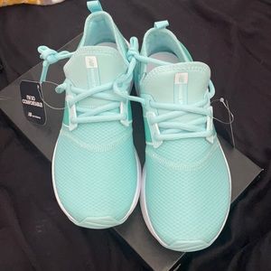 New Balance size 7 teal . New with tags